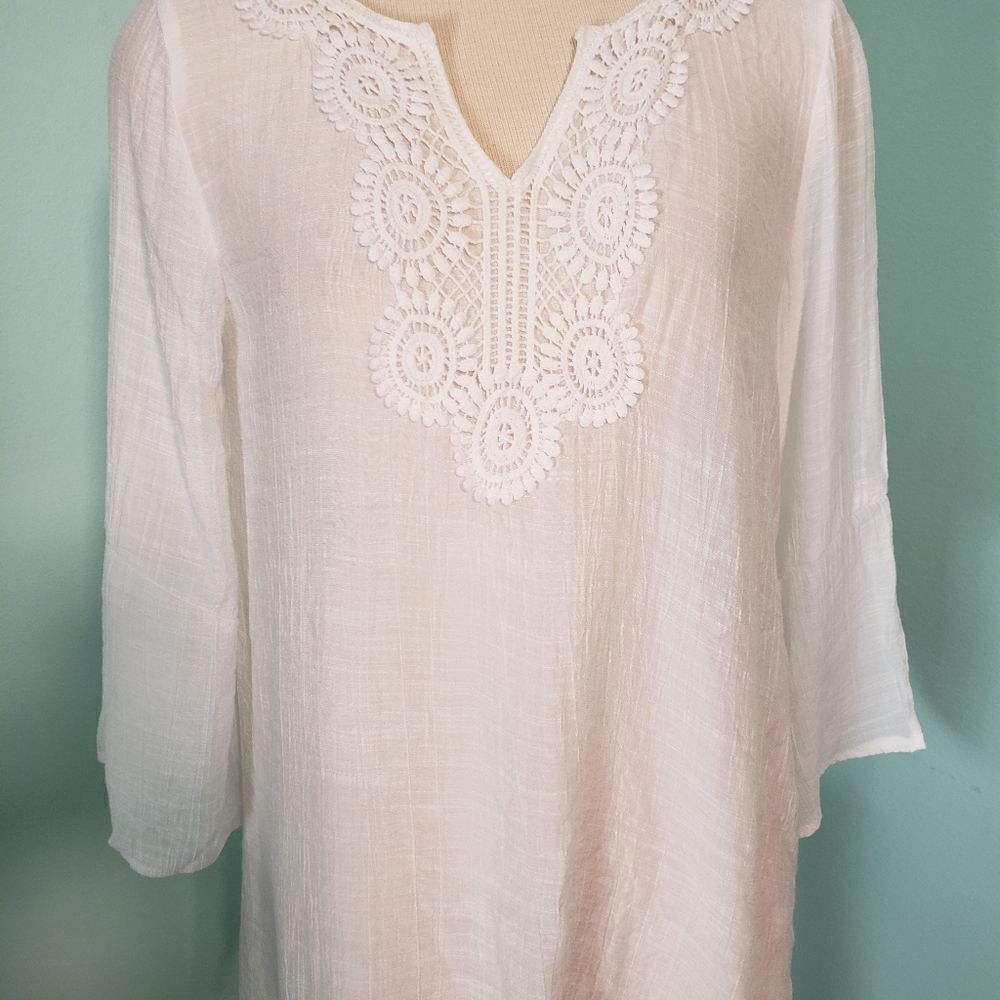 Ladie's blouse, Spence small petite. White, bell type sleeve. Lovely sweet‎ TOP.